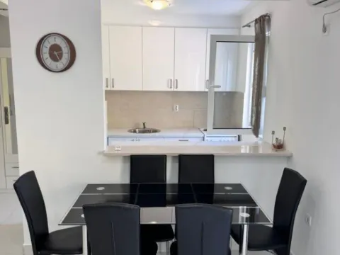 Izdavanje, dvosoban stan, 66m², Bečići, Budva - image 9