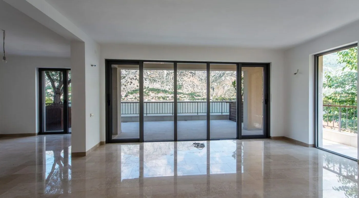 Prodaja, dvosoban stan, 160m², Prčanj, Kotor