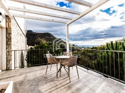 Izdavanje, garsonjera, 42m², Pržno, Budva - image 1