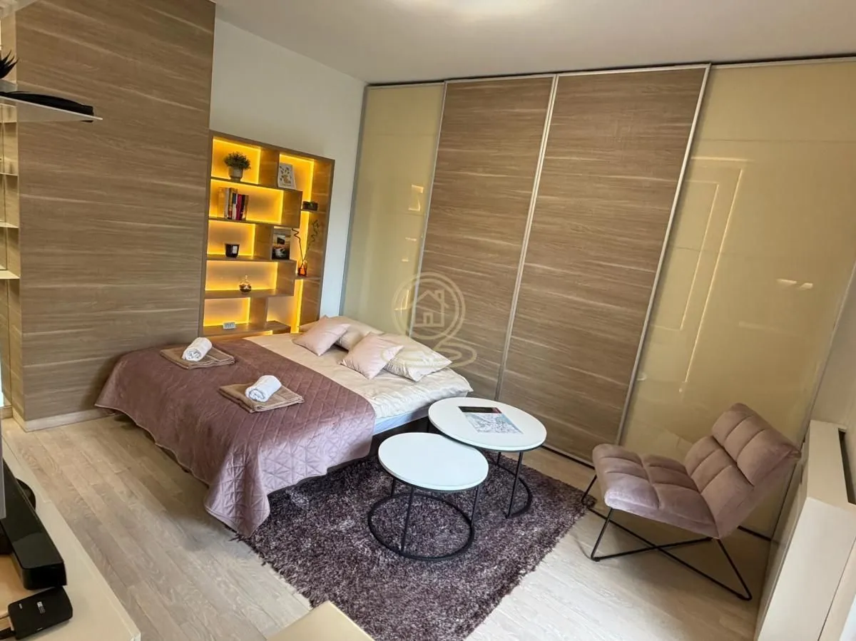 Izdavanje, jednosoban stan, 32m², Vračar Sve Podlokacije, Beograd