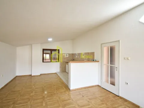 Rent, two bedroom apartment, 85m², Stari Aerodrom, Podgorica - image 8