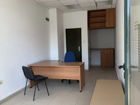 Izdavanje, poslovni prostor, 18m², Momišići, Podgorica