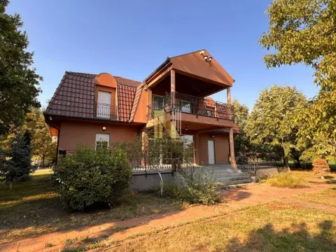 Rent, house, 356m², Čenej, Novi Sad Sve Podlokacije