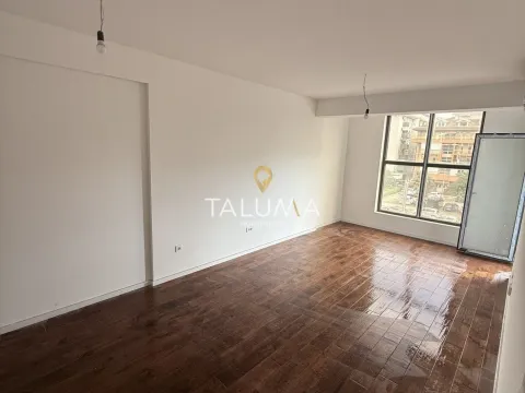 Prodaja, dvosoban stan, 67m², Stari Aerodrom, Podgorica - image 1