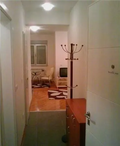 Izdavanje, jednosoban stan, 33m², Kalenić Pijaca, Vračar Sve Podlokacije