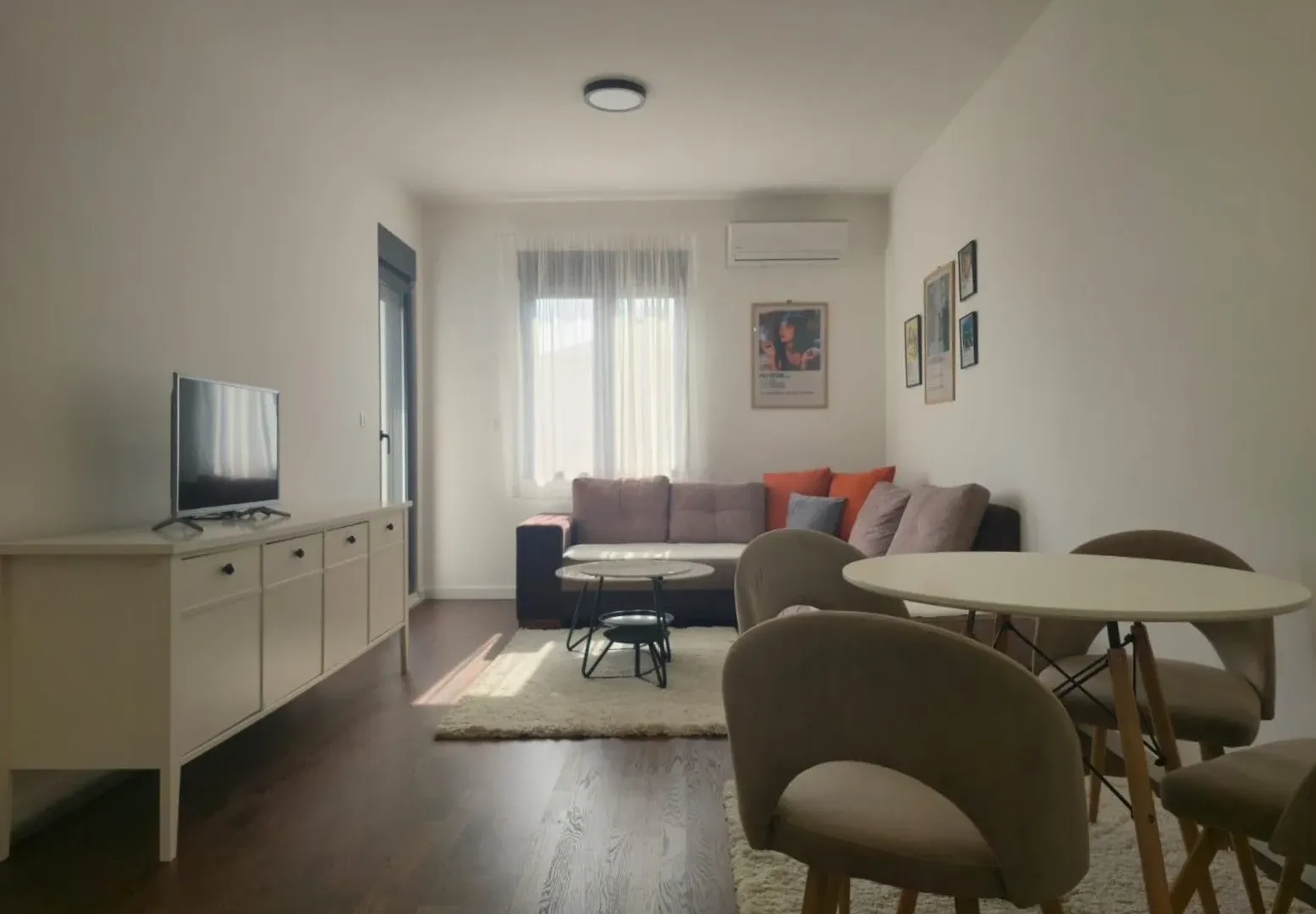 Izdavanje, jednosoban stan, 44m², Central Point, Podgorica