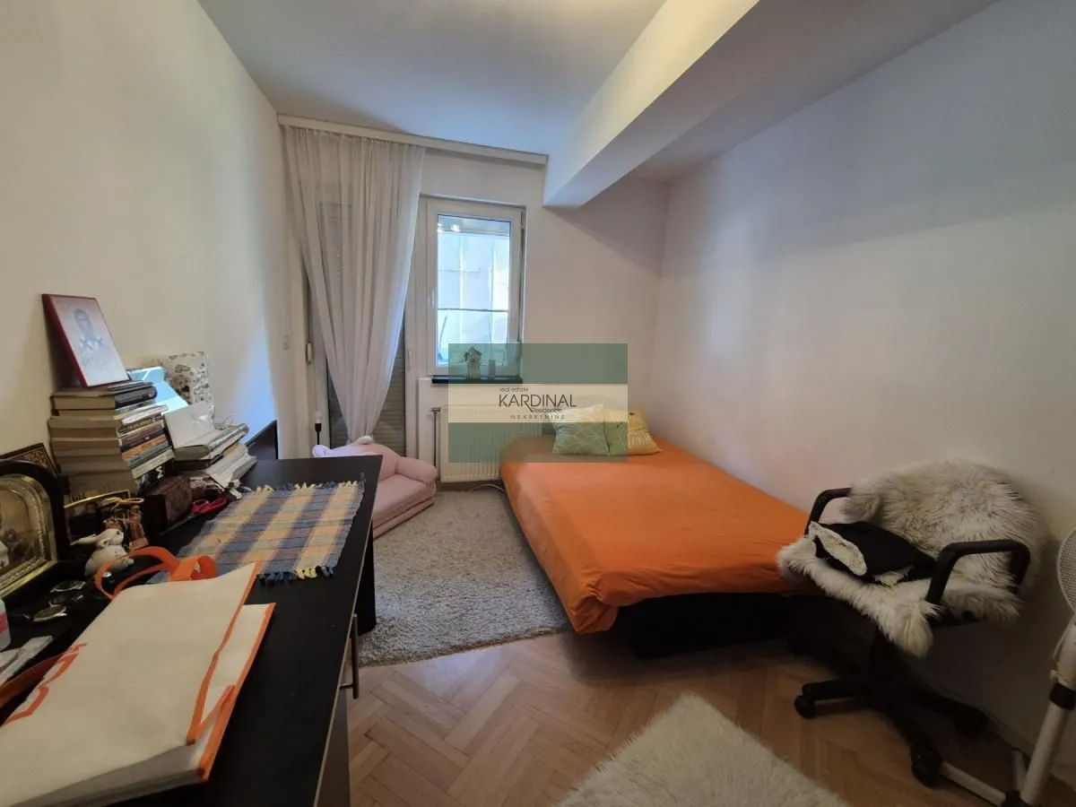 Prodaja, trosoban stan, 79m², Centar, Jagodina