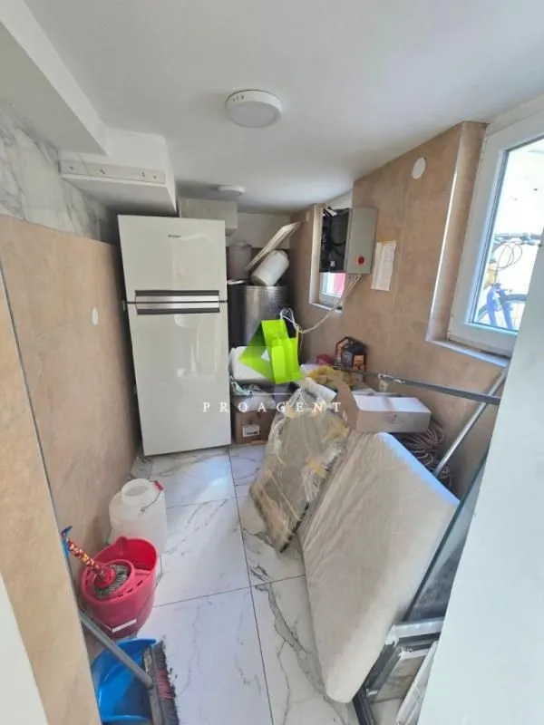 Rent, office space, 200m², Medijana, Niš