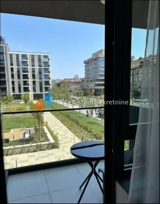 Izdavanje, trosoban stan, 73m², Savski Venac, Beograd