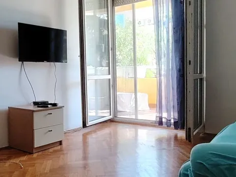 Sale, one bedroom apartment, 49m², Petrovac, Budva - image 2