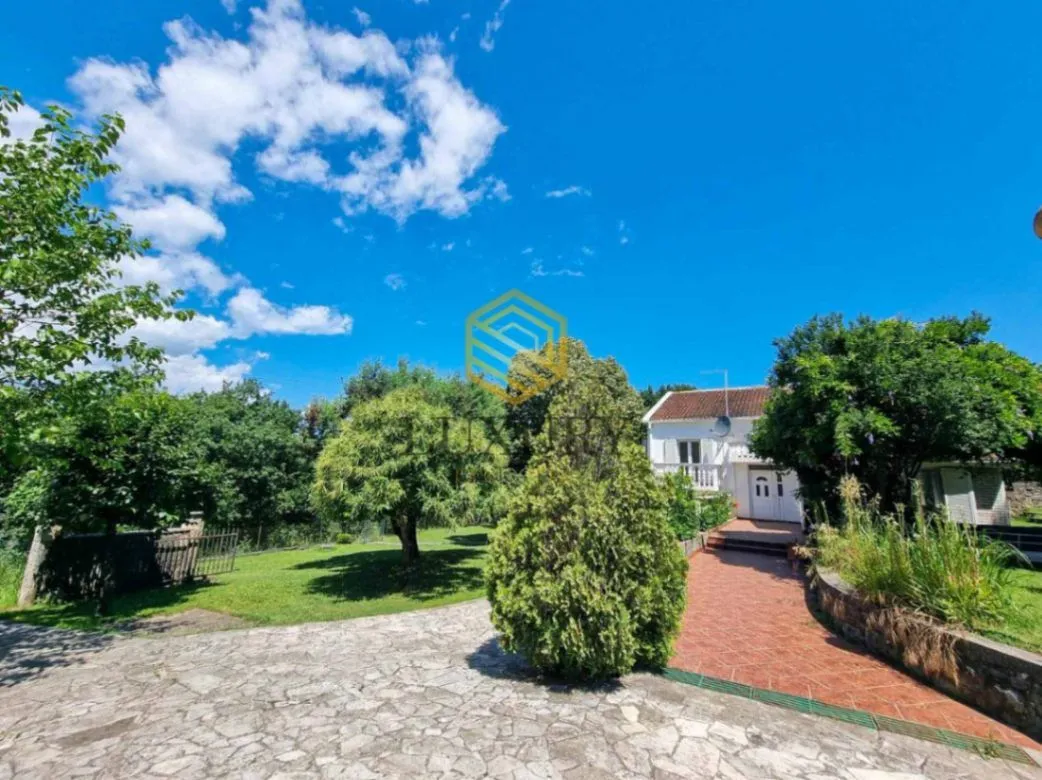 Rent, house, 250m², Mareza, Podgorica