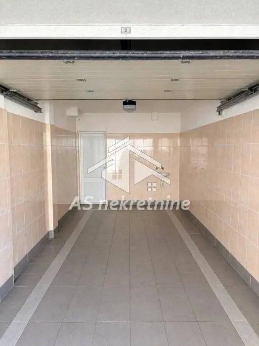 Izdavanje, četvorosoban stan, 95m², Savski Venac, Beograd