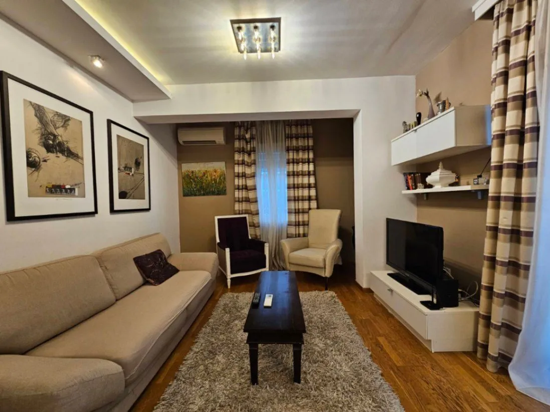 Izdavanje, dvosoban stan, 72m², City Kvart, Podgorica