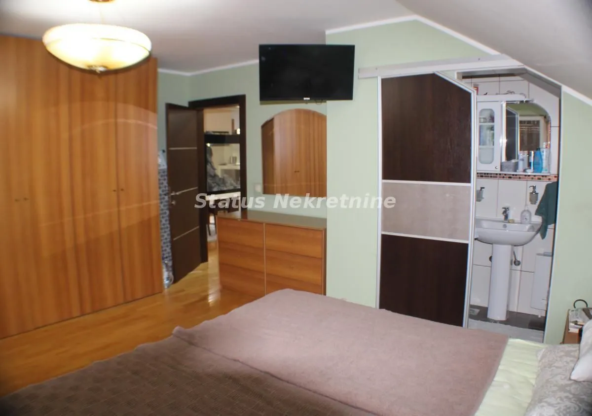 Prodaja, poslovni prostor, 613m², Beočin, Srbija