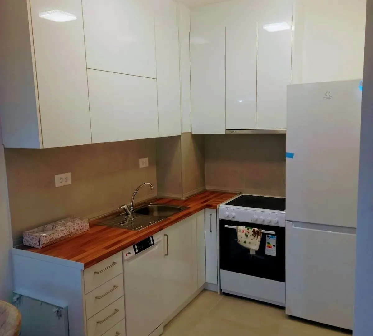 Izdavanje, jednosoban stan, 47m², Stari Aerodrom, Podgorica