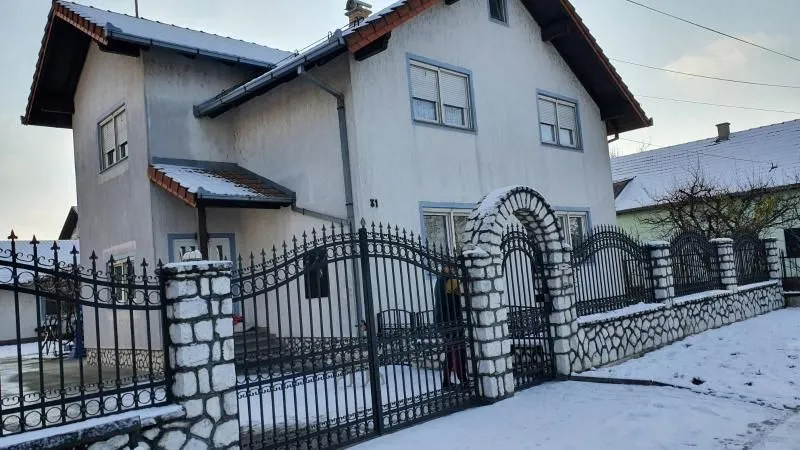 Prodaja, kuća, 340m², Veternik, Novi Sad Sve Podlokacije