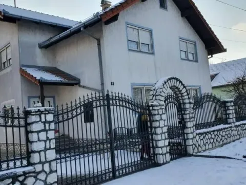 Prodaja, kuća, 340m², Veternik, Novi Sad Sve Podlokacije - image 1