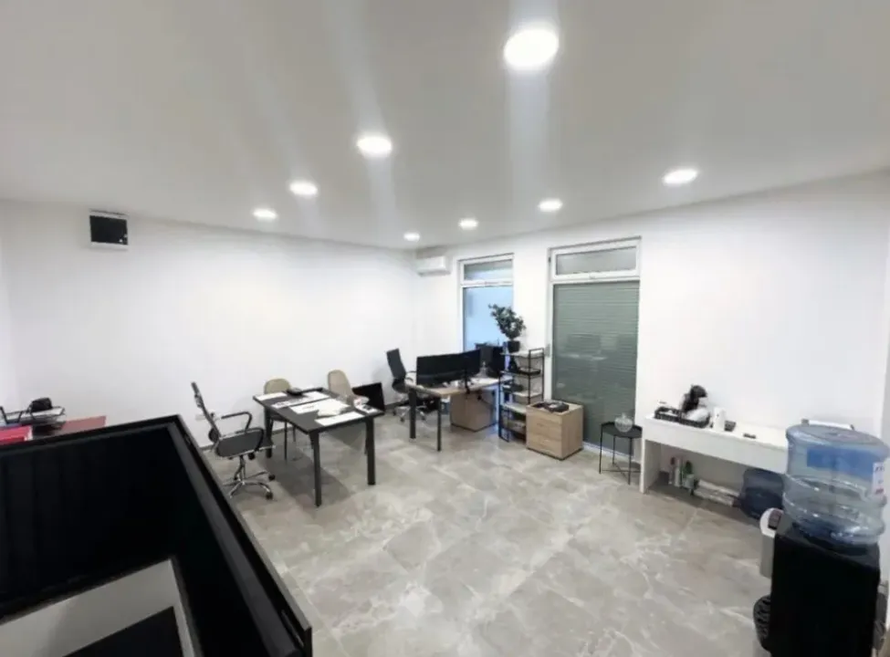 Izdavanje, poslovni prostor, 56m², Blok 9, Podgorica