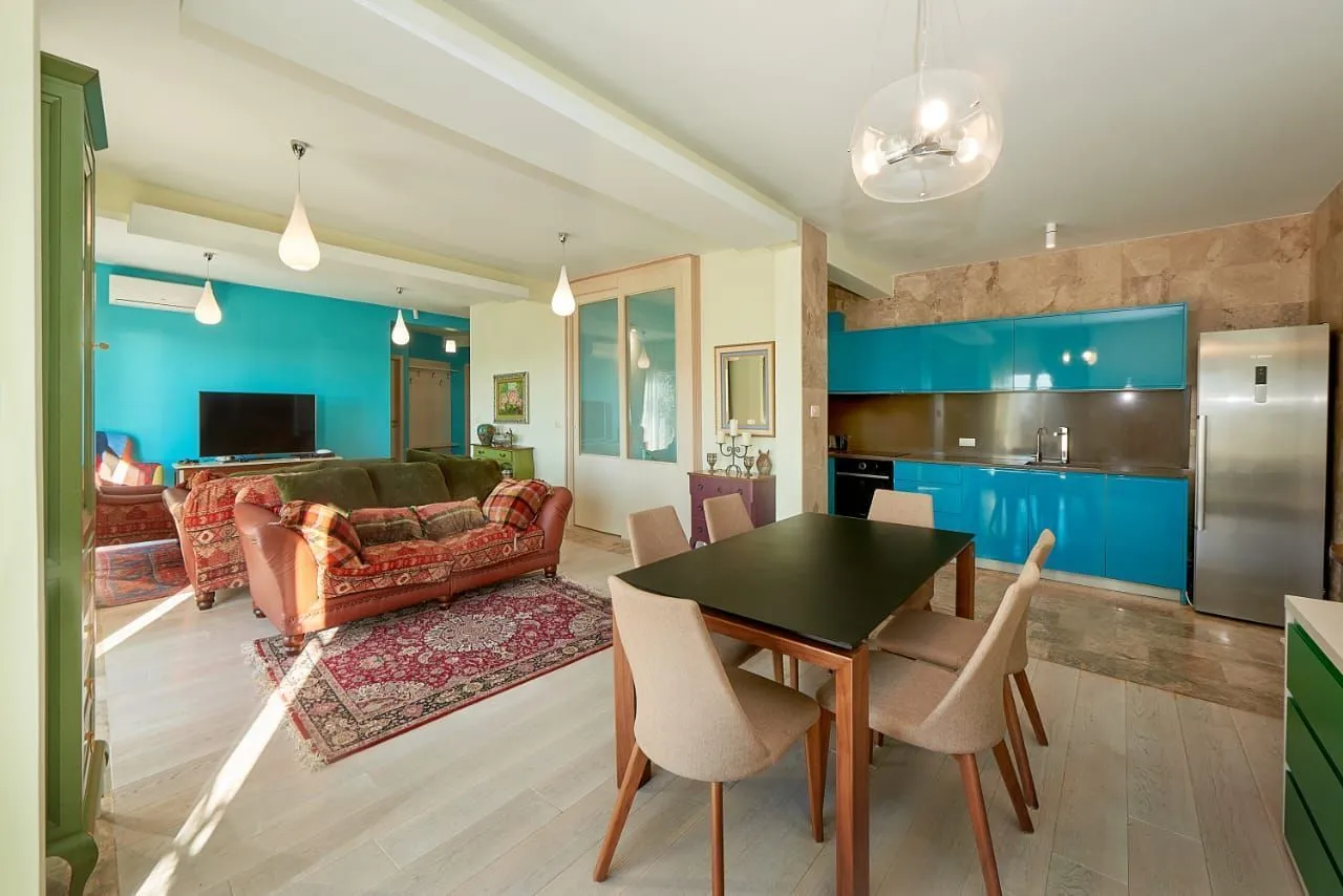 Izdavanje, trosoban stan, 247m², Sveti Stefan, Budva