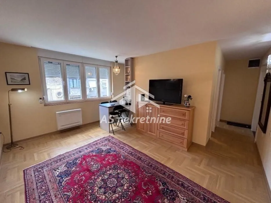 Izdavanje, dvosoban stan, 38m², Stari Grad, Beograd