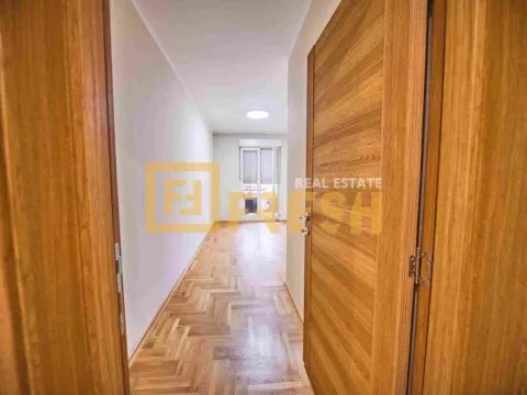 Prodaja, trosoban stan, 112m², Stari Aerodrom, Podgorica - image 12