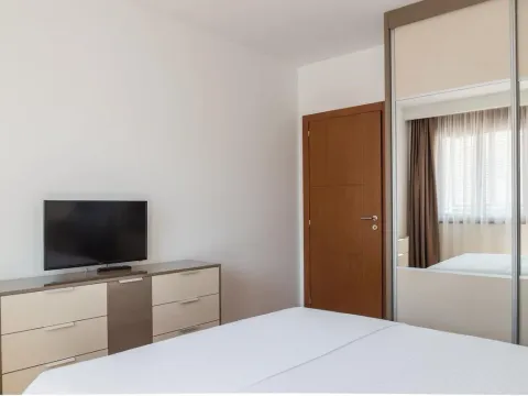 Sale, one bedroom apartment, 64m², Bečići, Budva - image 2