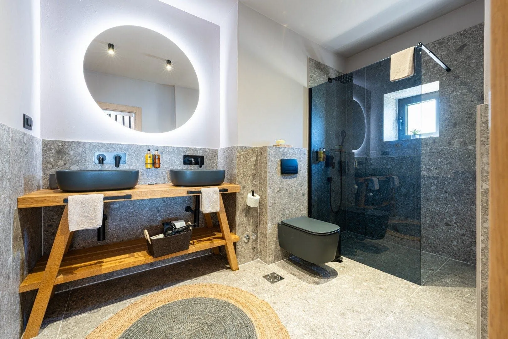 Sale, house, 374m², Drobni pijesak, Budva