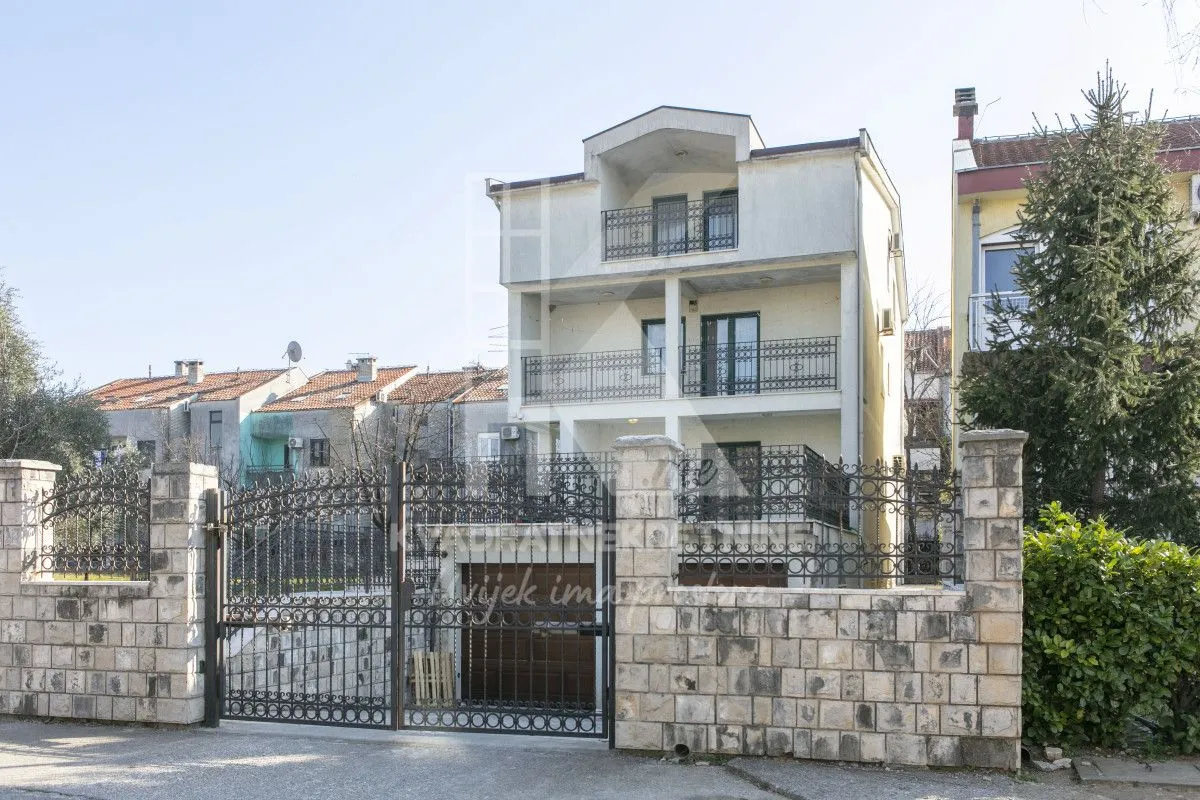 Prodaja, kuća, 300m², Zabjelo, Podgorica