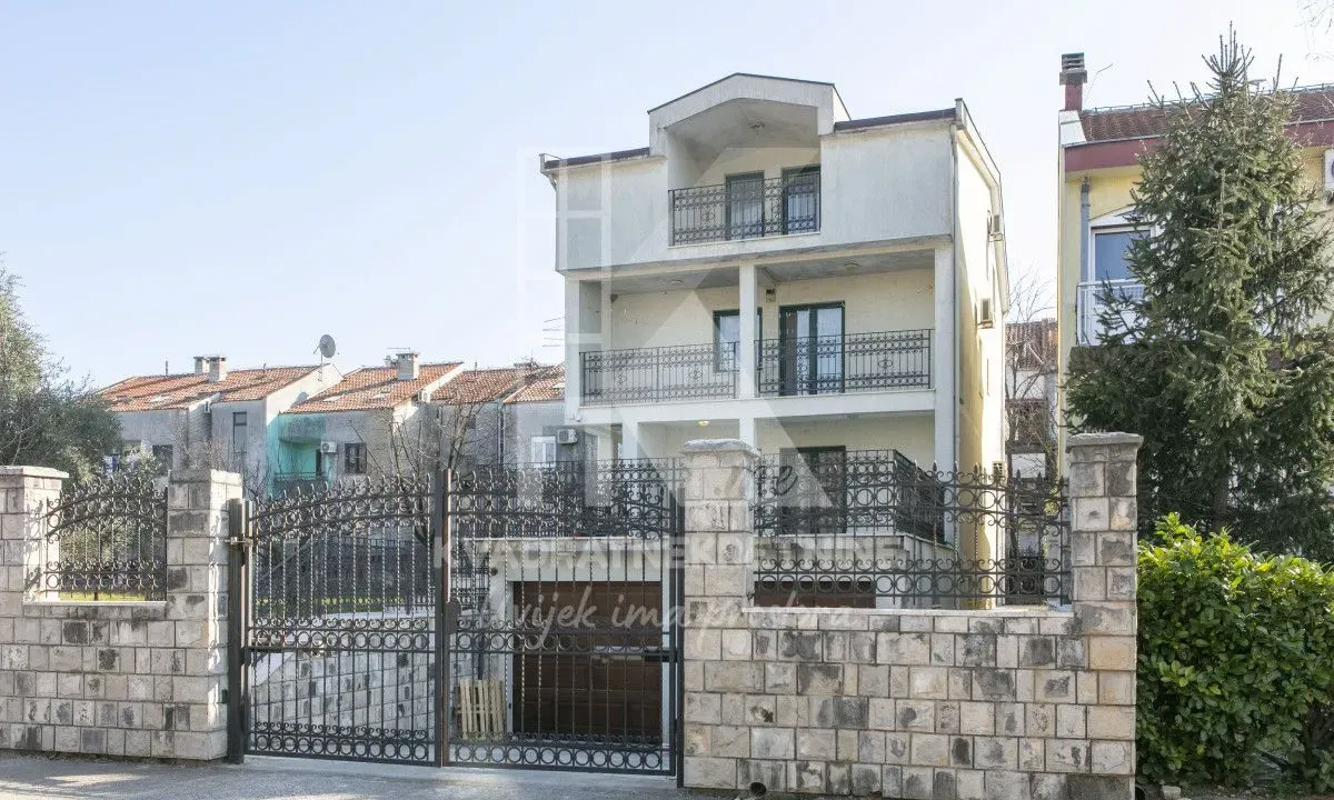 Sale, house, 300m², Zabjelo, Podgorica