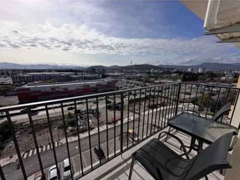 Izdavanje, dvosoban stan, 60m², Pobrežje, Podgorica - image 13