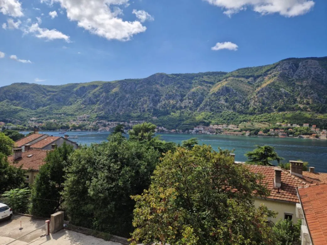 Prodaja, dvosoban stan, 108m², Centar, Kotor