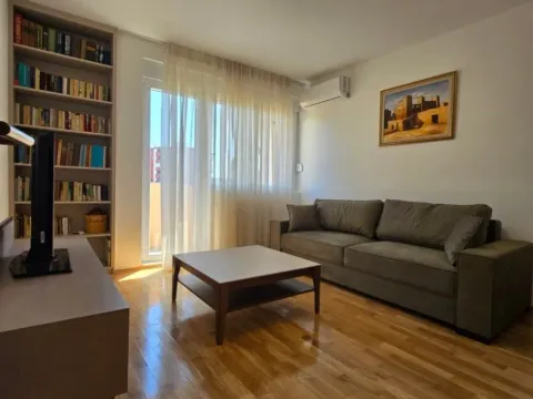 Izdavanje, stan, 90m², Tuški Put, Podgorica - image 4