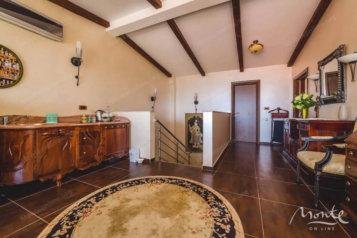 Sale, house, 200m², Bečići, Budva