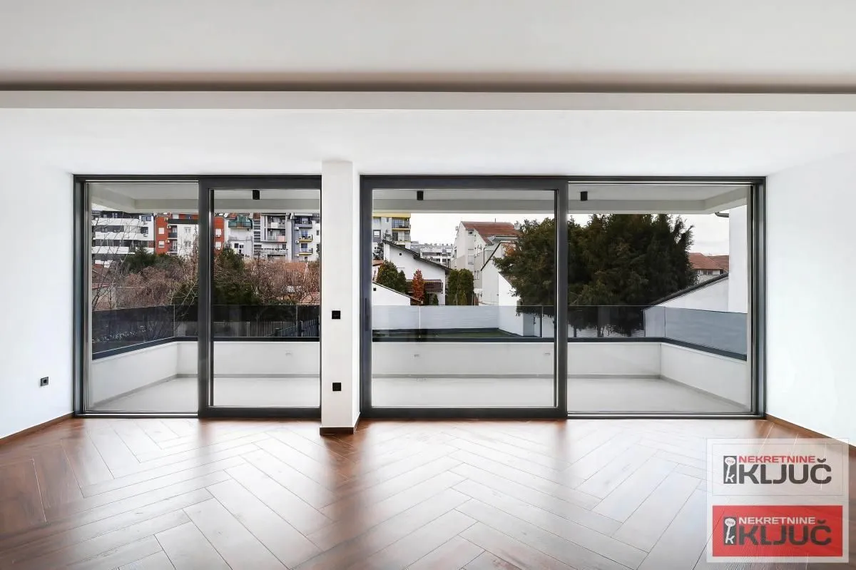 Prodaja, četvorosoban stan, 103m², Novo naselje, Novi Sad