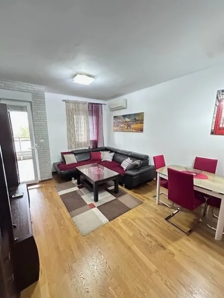 Izdavanje, jednosoban stan, 45m², City Kvart, Podgorica