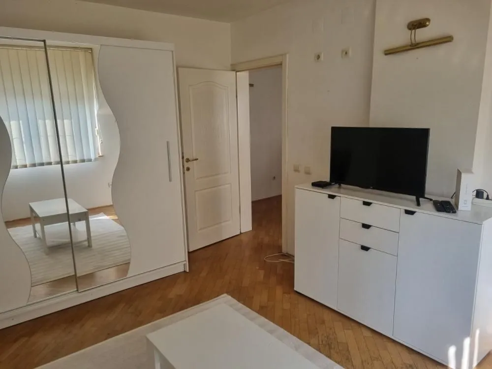Rent, apartment, 130m², Čukarica, Beograd