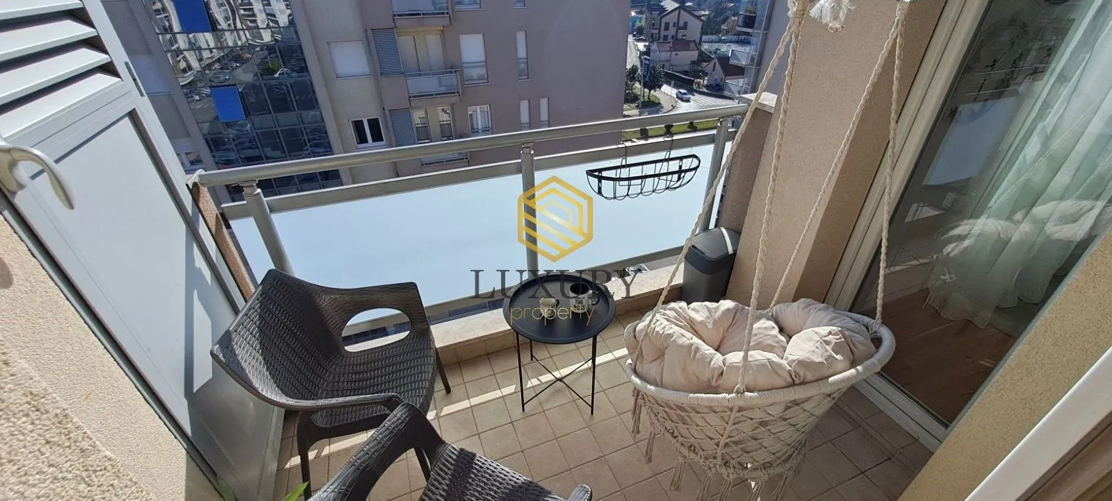 Izdavanje, jednosoban stan, 50m², City Kvart, Podgorica