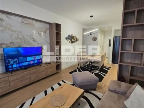 Izdavanje, trosoban stan, 86m², Savski Venac, Beograd - image 10