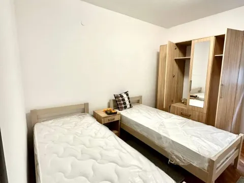 Izdavanje, dvosoban stan, 83m², Centar, Budva - image 2