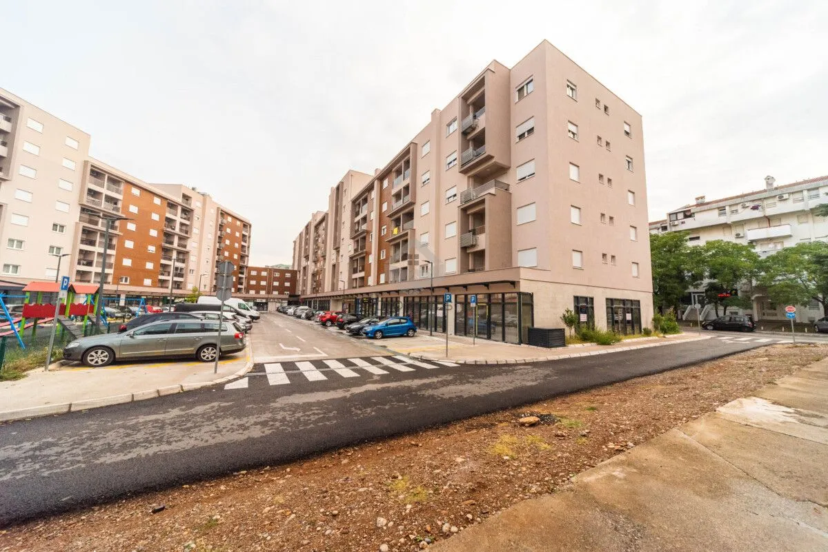 Rent, office space, 300m², Stari Aerodrom, Podgorica