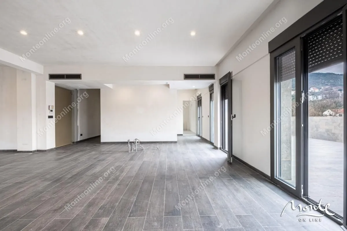 Prodaja, trosoban stan, 236m², Tivat, Crna Gora