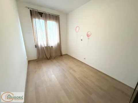 Izdavanje, trosoban stan, 70m², Kalenić Pijaca, Vračar Sve Podlokacije - image 11