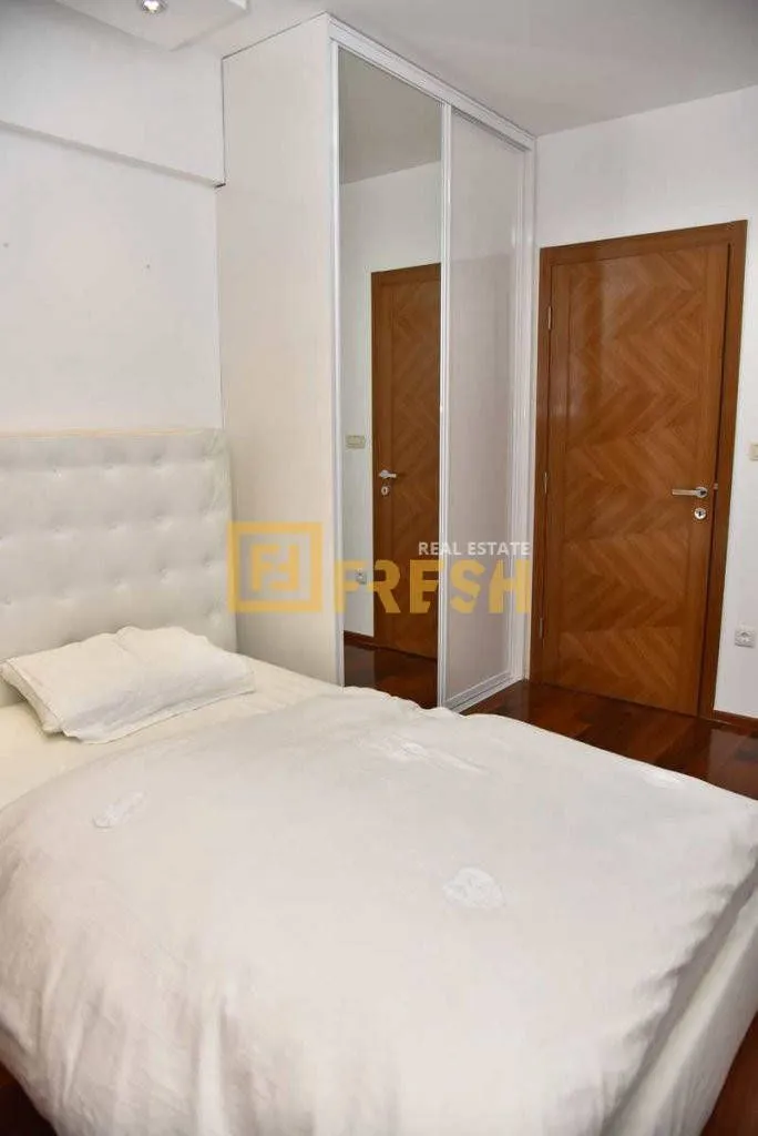 Rent, four bedroom apartment, 140m², Centar, Podgorica