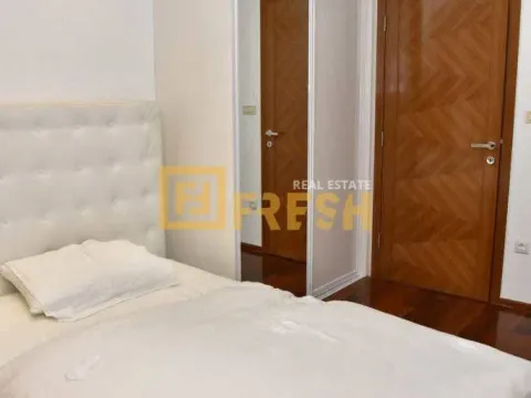 Izdavanje, četvorosoban stan, 140m², Centar, Podgorica - image 25