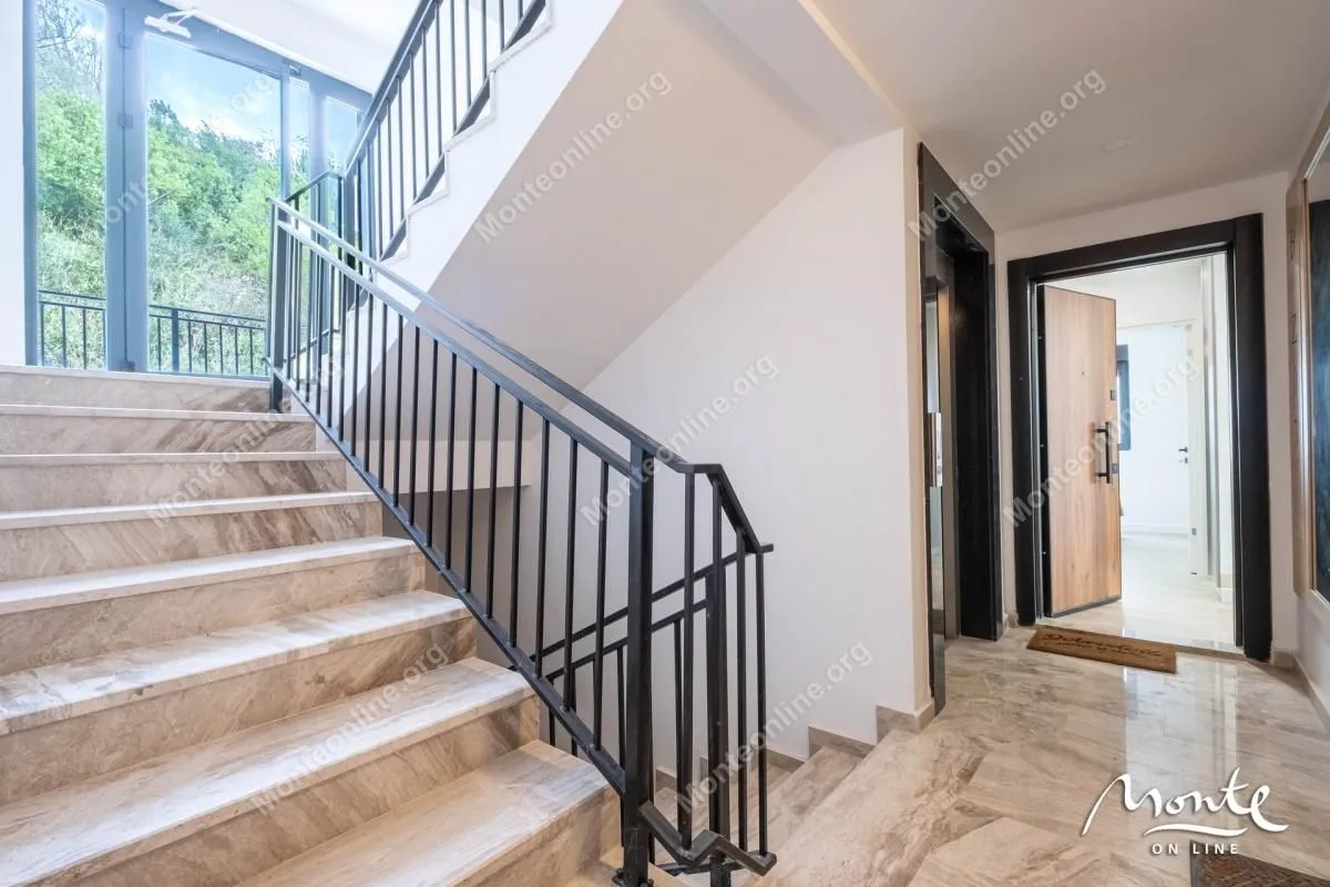 Prodaja, dvosoban stan, 47m², Tivat, Crna Gora