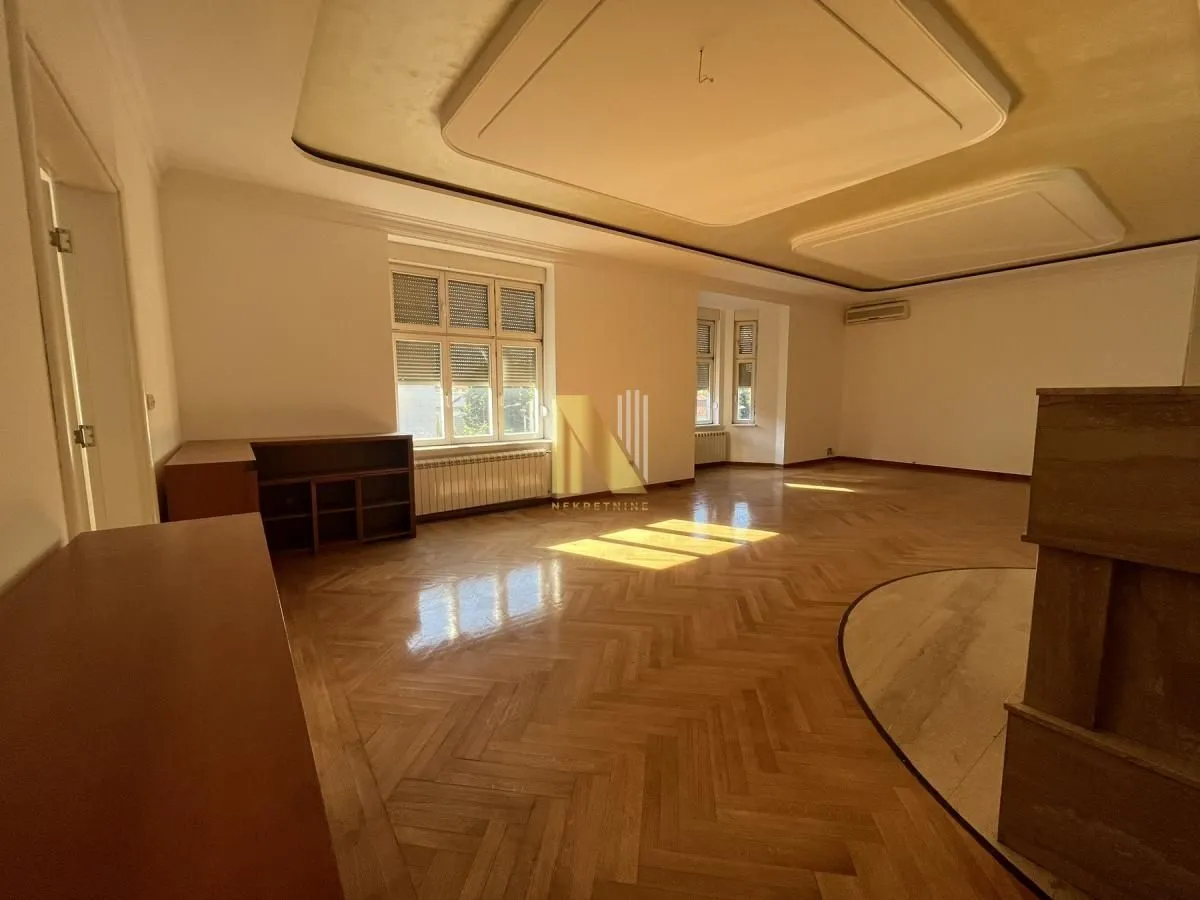 Izdavanje, četvorosoban stan, 213m², Centar, Novi Sad