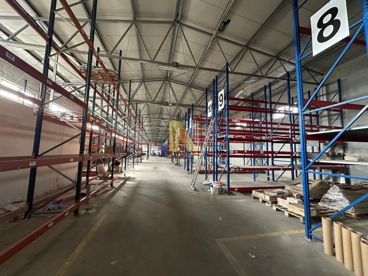 Rent, office space, 2000m², Čenej, Novi Sad Sve Podlokacije
