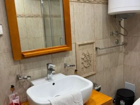 Izdavanje, trosoban stan, 150m², Budva, Crna Gora - image 12