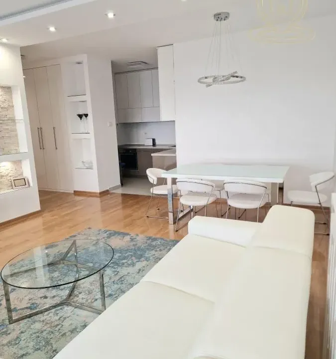 Izdavanje, trosoban stan, 105m², Centar, Novi Sad