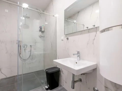 Prodaja, jednosoban stan, 65m², Centar, Bar - image 14